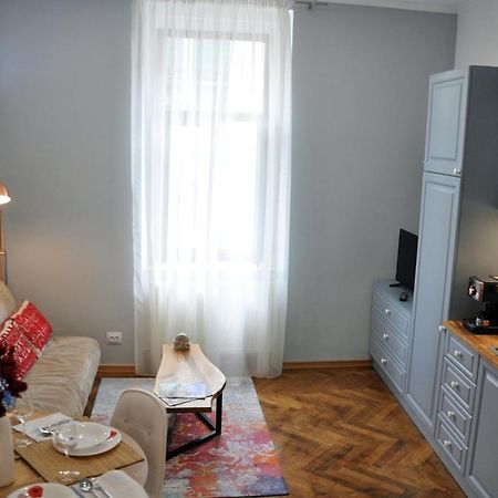 Black Gate - 2 Bedroom Apartment In The Heart Of Old Town With Free Private Secured Parking Brașov Exterior foto