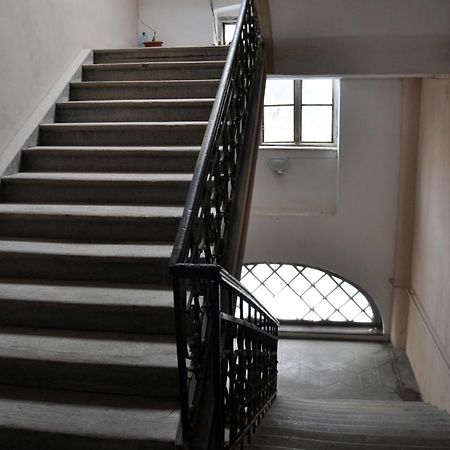 Black Gate - 2 Bedroom Apartment In The Heart Of Old Town With Free Private Secured Parking Brașov Exterior foto